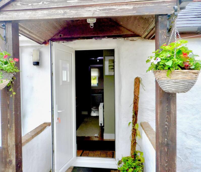 Stunning Annexe 1 Luxury Bedroom, Eating Area & Bathroom Only! Truro Zewnętrze zdjęcie