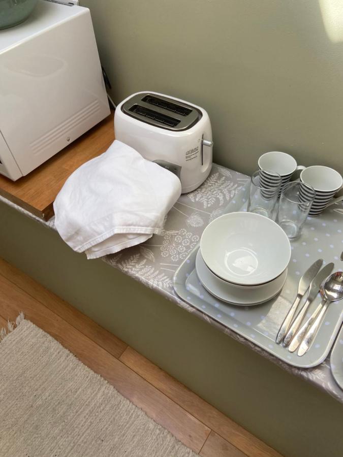 Stunning Annexe 1 Luxury Bedroom, Eating Area & Bathroom Only! Truro Zewnętrze zdjęcie