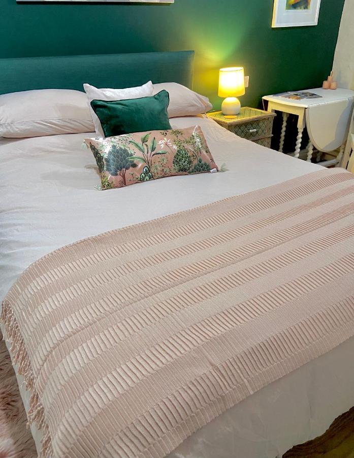 Stunning Annexe 1 Luxury Bedroom, Eating Area & Bathroom Only! Truro Zewnętrze zdjęcie