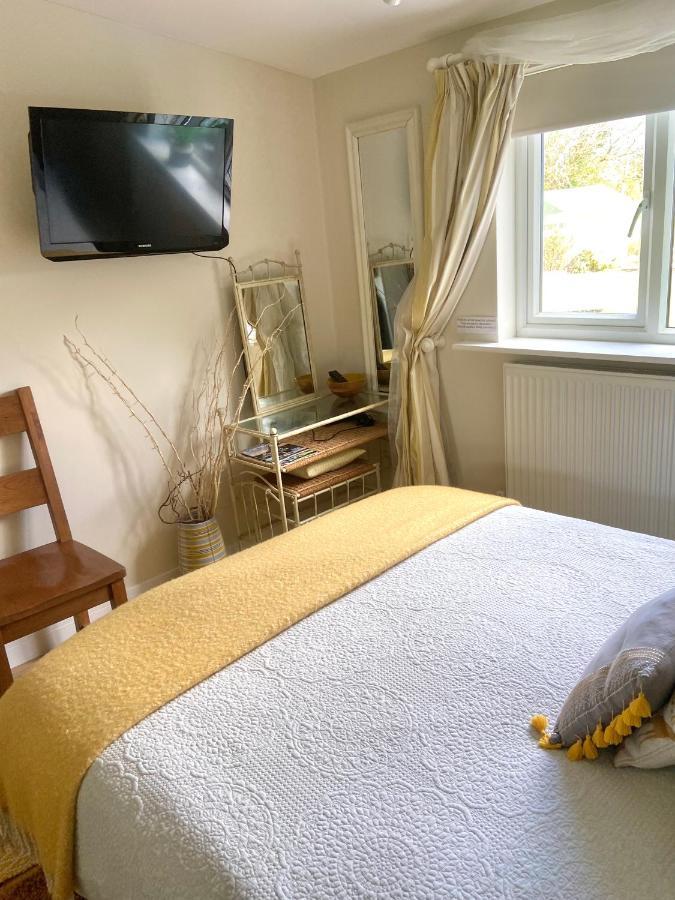 Stunning Annexe 1 Luxury Bedroom, Eating Area & Bathroom Only! Truro Zewnętrze zdjęcie